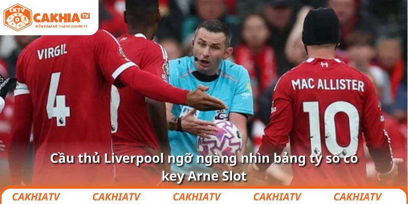 Cầu thủ Liverpool ngỡ ngàng nhìn bảng tỷ số có key Arne Slot